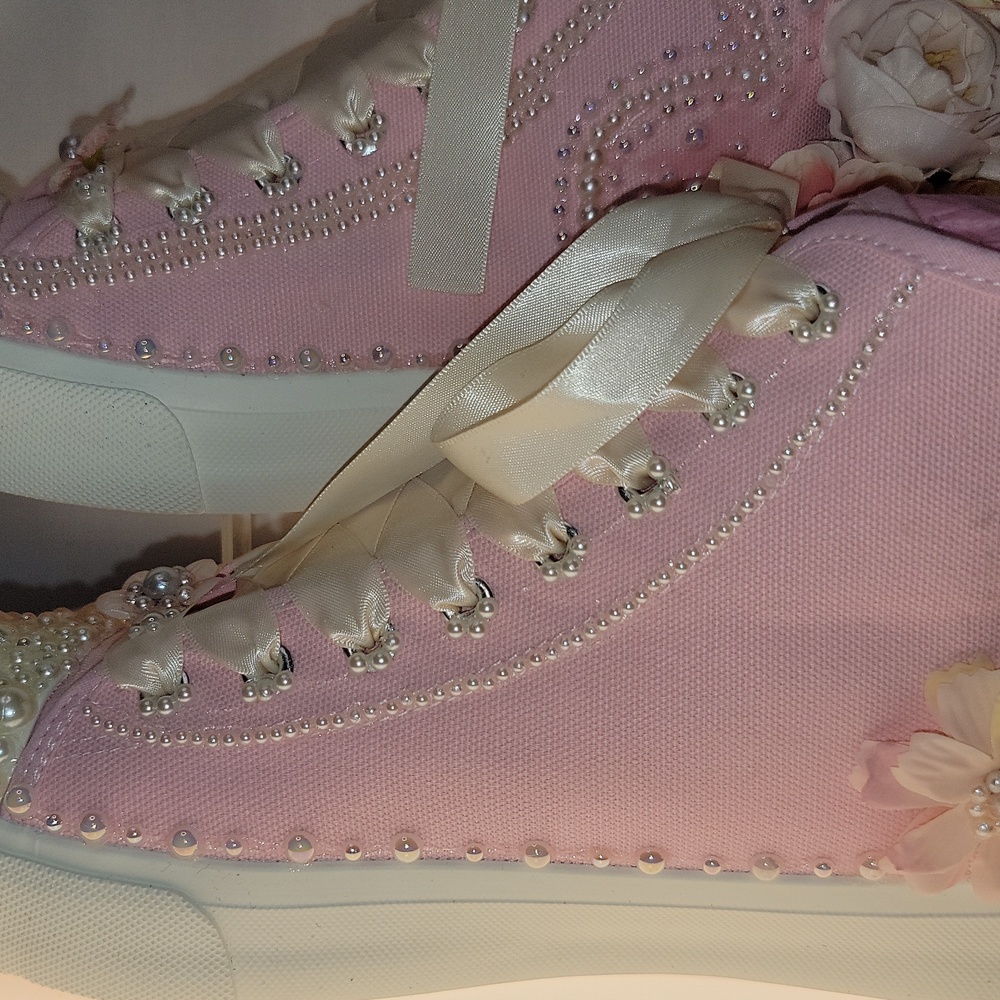 Pink High-Top Sneakers with Floral Accents - Picture 6 of 7